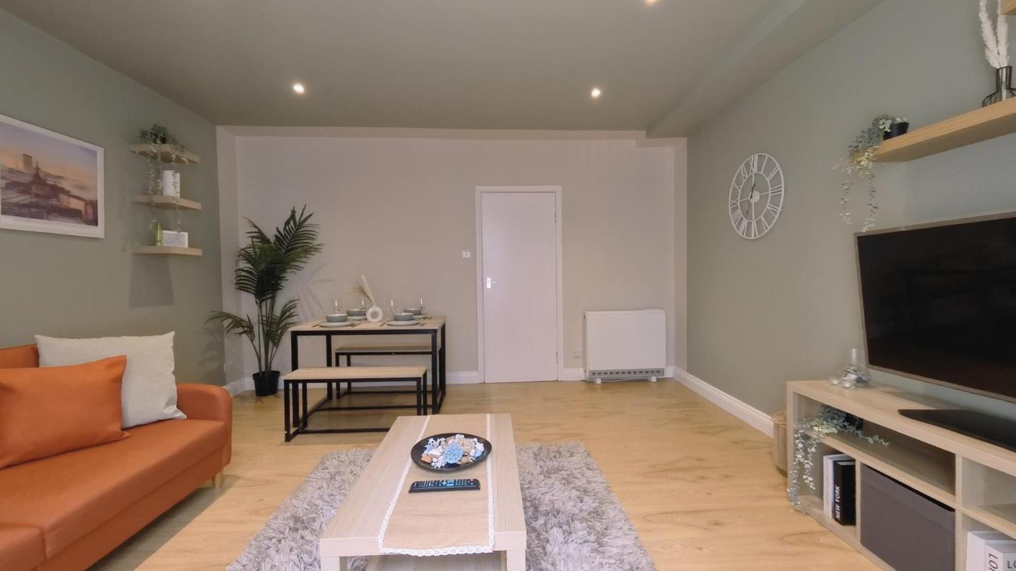 Group Bookings: Up To 30 Guests Across 5 Spacious Flats! Keyless Access Free Wifi & Parking Birmingham Buitenkant foto