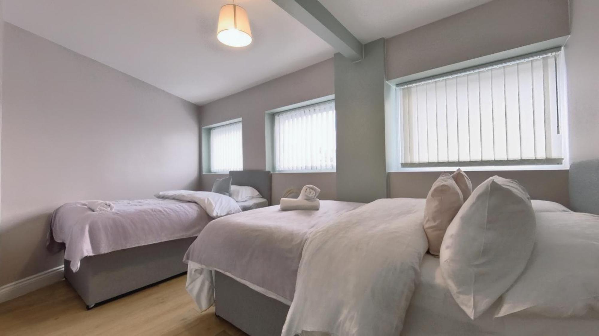 Group Bookings: Up To 30 Guests Across 5 Spacious Flats! Keyless Access Free Wifi & Parking Birmingham Buitenkant foto