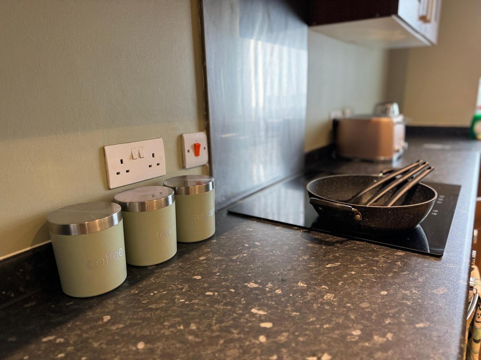 Group Bookings: Up To 30 Guests Across 5 Spacious Flats! Keyless Access Free Wifi & Parking Birmingham Buitenkant foto