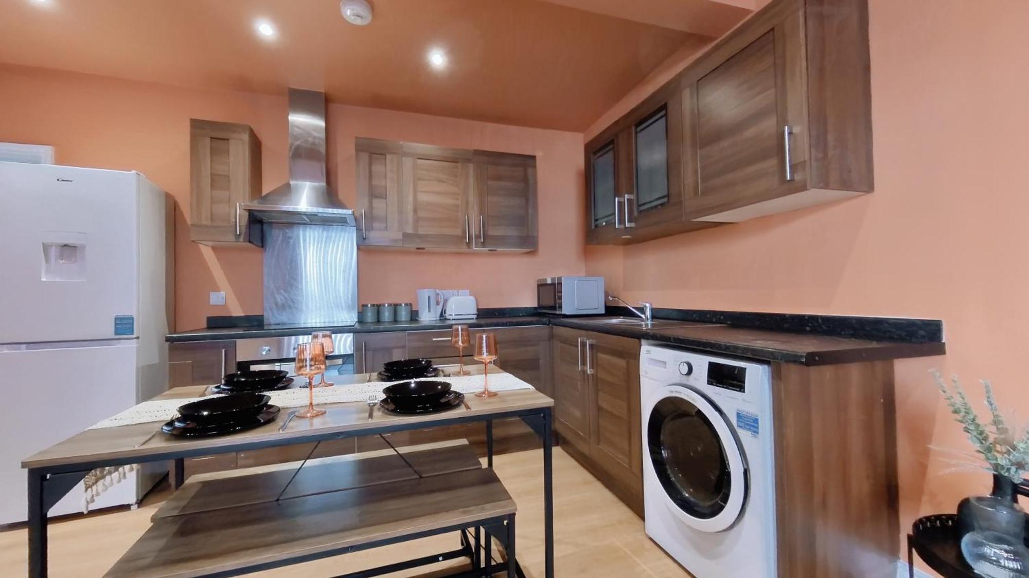 Group Bookings: Up To 30 Guests Across 5 Spacious Flats! Keyless Access Free Wifi & Parking Birmingham Buitenkant foto