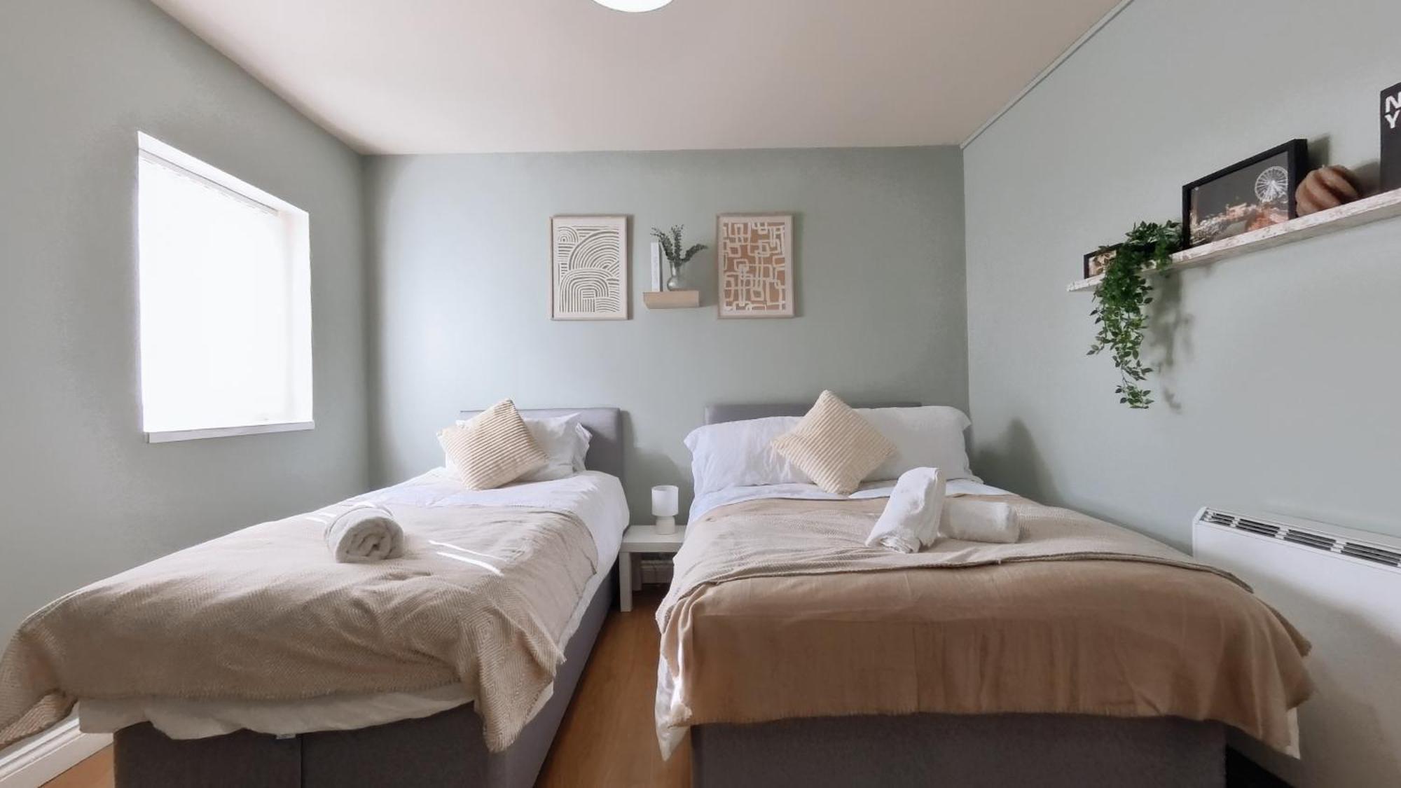 Group Bookings: Up To 30 Guests Across 5 Spacious Flats! Keyless Access Free Wifi & Parking Birmingham Buitenkant foto
